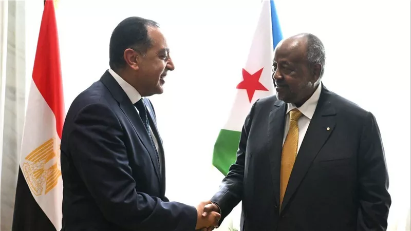 مدبولي ينقل تحيات الرئيس السيسي لرئيس جيبوتي ويبحث تعزيز التعاون الثنائي بين البلدين