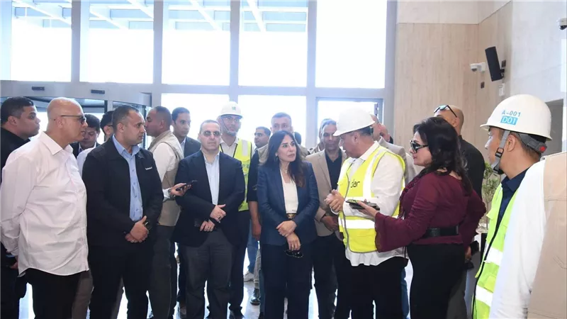 وزيرة الإسكان تتفقد أبراج الداون تاون والحي اللاتيني ومركز المؤتمرات والمعارض بمدينة العلمين الجديدة