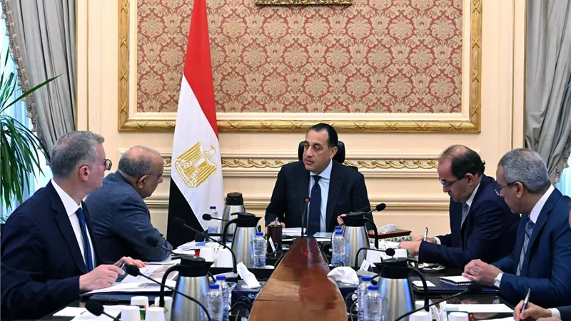 مدبولي يوجه بتأمين احتياجات الوقود وزيادة مساهمة الطاقة النظيفة لـ 45% بحلول عام 2028