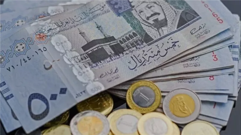 تباين ملحوظ في تعاملات الإثنين.. سعر الريال السعودي يلامس مستويات جديدة