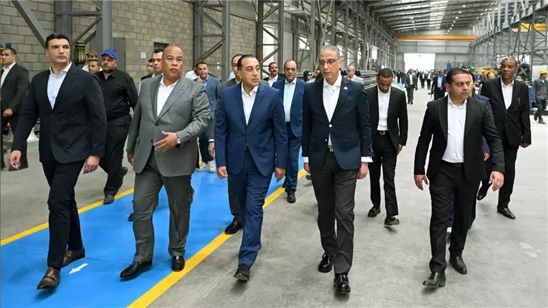 رئيس الوزراء يفتتح مصنع 