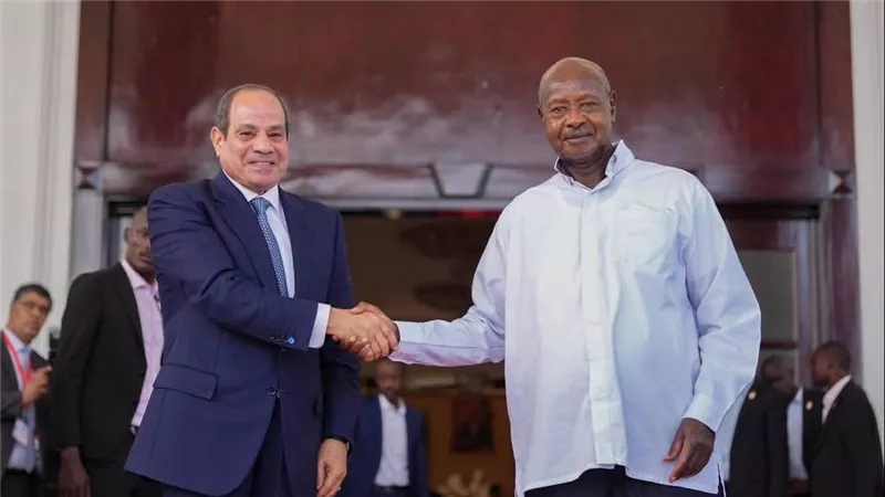 السيسي وموسيفيني يؤكدان تعزيز التعاون والتنسيق بشأن قضايا الأمن والاستقرار في أفريقيا