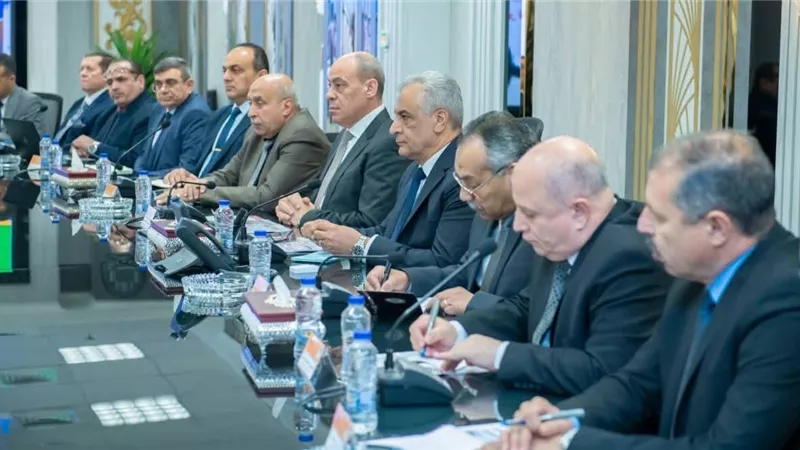 الإنتاج الحربي والاستثمار يبحثان طرح أراضي الشركات على الخريطة الاستثمارية لتعزيز التنمية وتوطين الصناعة بالمحافظات