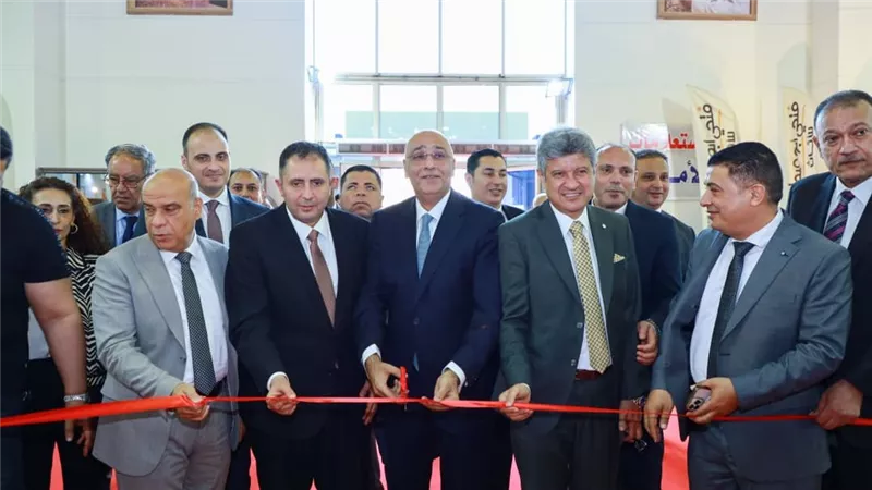 بمشاركة 84 عارضاً.. باسل رحمي ومحافظ دمياط يفتتحان معرض 
