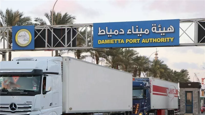 نشاط متزايد لخط الرورو بميناء دمياط يعزز حركة الترانزيت إلى الخليج