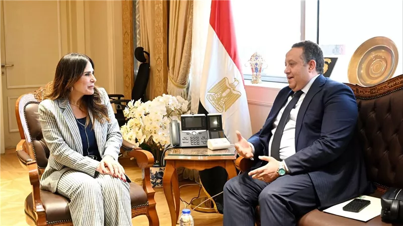 وزيرة الإسكان تبحث مع نقيب المهندسين تعزيز التعاون المشترك
