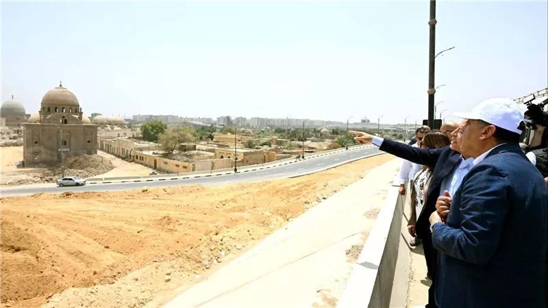 مدبولي يتفقد أعمال التطوير الجارية بمنطقتي السيدة عائشة والسيدة نفيس