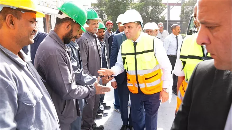 وزير العمل يتفقد السبائك الحديدية بأسوان ويعلن حوافز لتسجيل العمالة غير المنتظمة