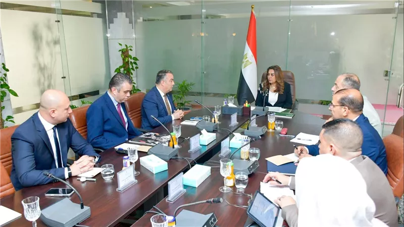 وزيرة التنمية تبحث تطوير منظومة الميكروباص والسيرفيس بالمحافظات