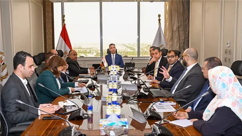 وزير التموين يبحث آليات التوسع في 