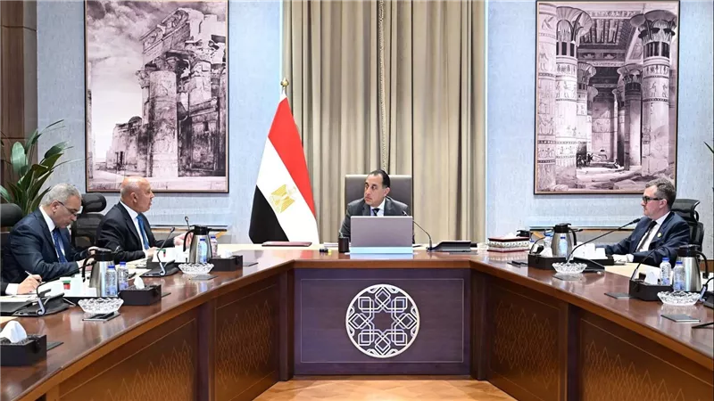 مدبولي يتابع تطوير الطرق وصيانة كوبري 6 أكتوبر