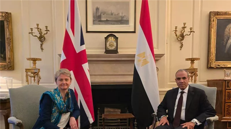 وزيرا خارجية مصر والمملكة المتحدة يناقشان تعزيز التعاون المشترك والتطورات الإقليمية