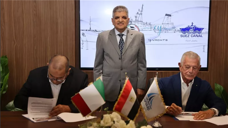 مصر تطرق أبواب أوروبا.. قناة السويس توقّع عقداً لتصدير قاطرات بحرية لإيطاليا