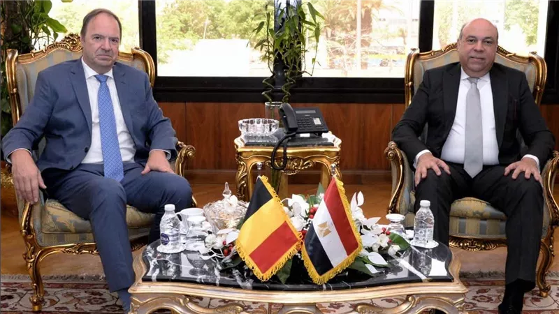  الحفني يبحث مع سفير بلجيكا في مصر فرص تعزيز الربط الجوي بين البلدين