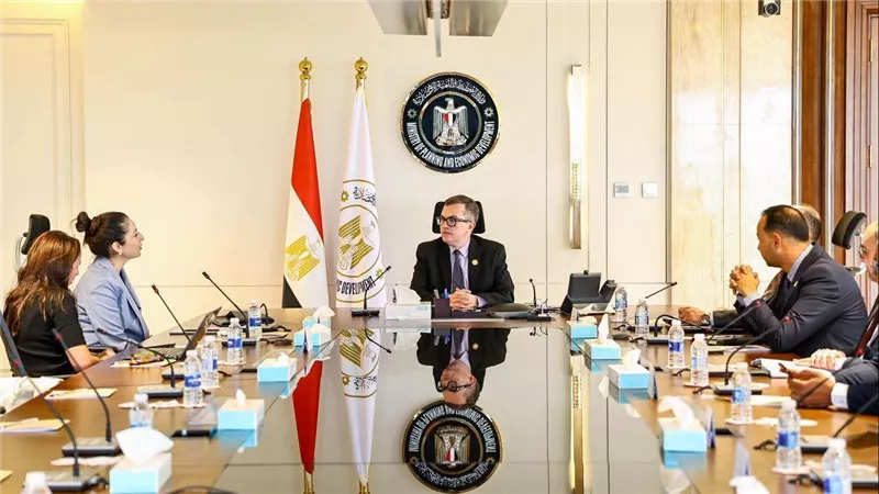 التخطيط تبحث آليات ضمان الاستثمار لدعم المشروعات التنموية