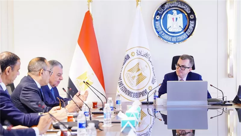 وزير التخطيط يبحث مع قيادات “إن أي كابيتال” و”سهل” تعزيز التحول الرقمي وتطوير خدمات المدفوعات الإلكترونية