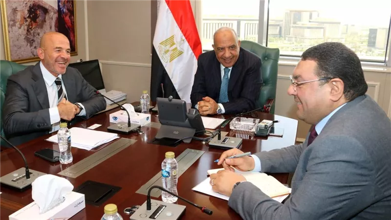 مصر تبحث دعم الطاقة لمشروع مركز بيانات عالمي