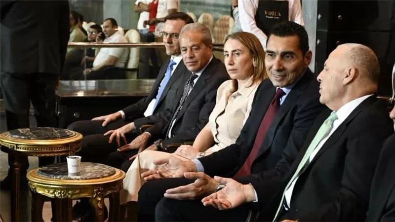 وزير الشباب والرياضة يؤازر منتخب مصر فى وديته أمام نظيره الروسي