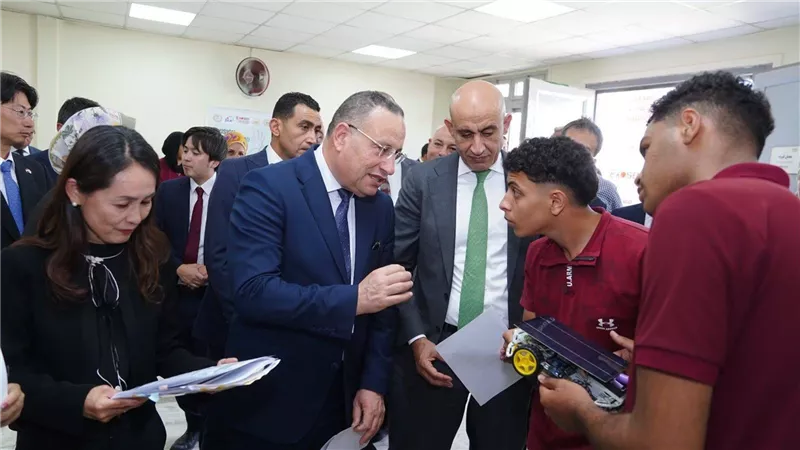 وفد حكومي رفيع يتفقد معهد الكوزن المصري الياباني ويشيد به