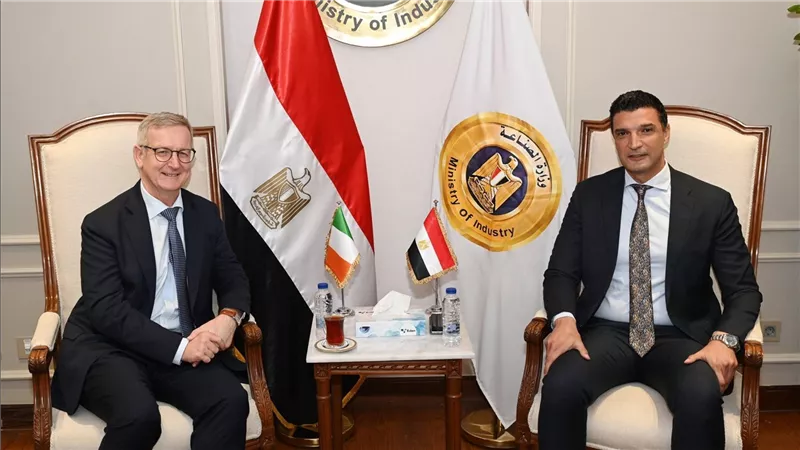 وزير الصناعة يبحث مع سفير أيرلندا بالقاهرة فرص تعزيز التعاون الصناعي بين البلدين