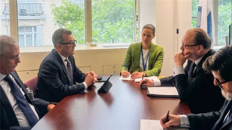 وزير التخطيط والتنمية الاقتصادية يبحث مع منظمة (OECD) إطلاق المرحلة الثانية من البرنامج القطري