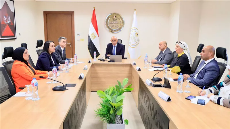 وزير التربية والتعليم يبحث مع وفد البنك الدولي سبل تعزيز التعاون المشترك