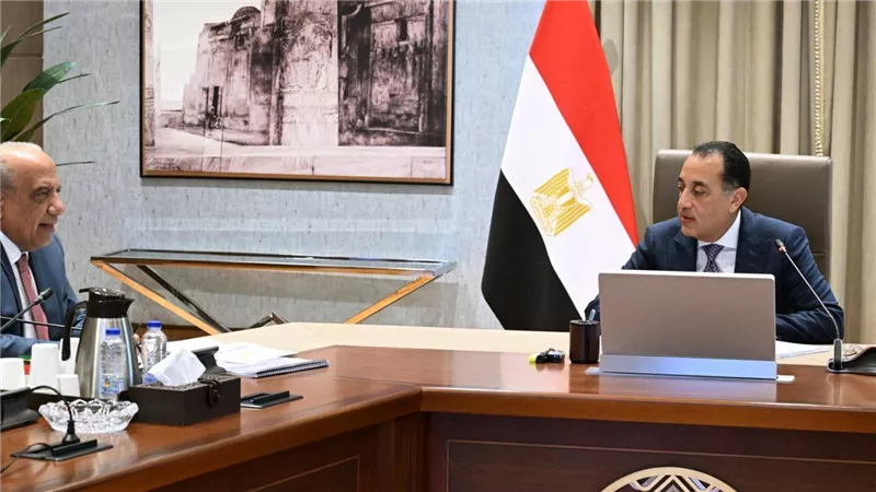 رئيس الوزراء يستعرض تنفيذ 105 مشروعات لتدعيم شبكة الكهرباء