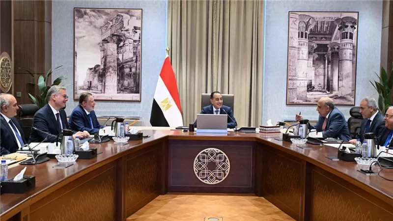 رئيس الوزراء يتابع توفير مخزون وقود لضمان استدامة تأمين الطاقة