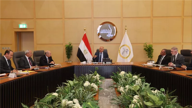وزير النقل يترأس تأسيس «تراست القناة» لخدمات السفن