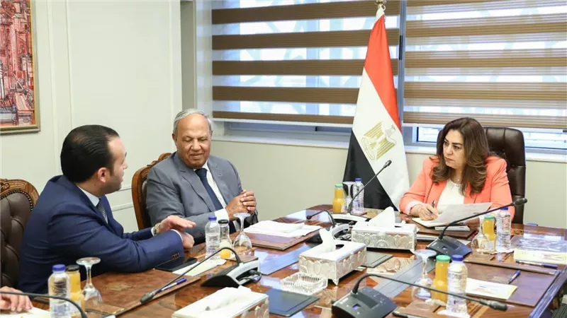 وزيرة التنمية المحلية تتابع مطالب المواطنين مع النواب والشيوخ