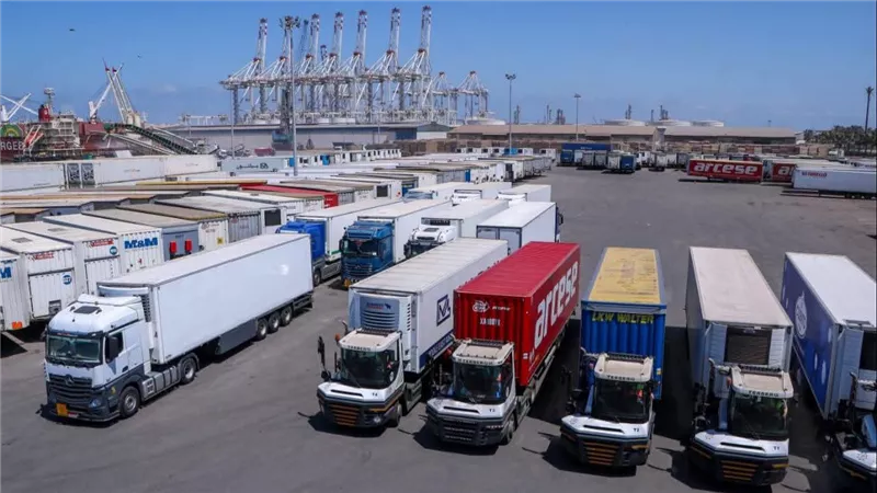 استمرار خدمة الترانزيت غير المباشر إلى دول الخليج عبر خط “الرورو” بميناء دمياط