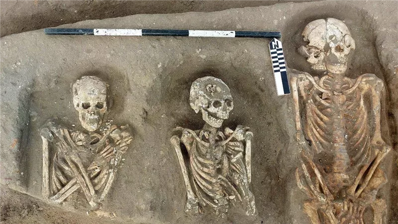 اكتشاف جبانة أثرية جديدة بتل كوم عزيزة بالبحيرة