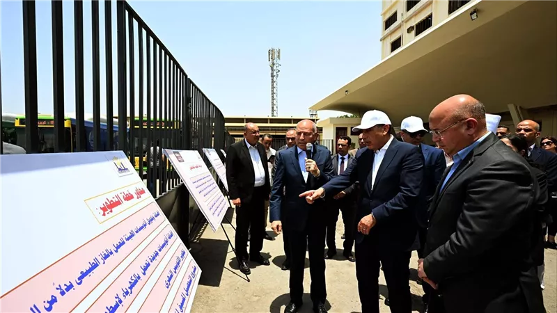 رئيس الوزراء يتفقد هيئة النقل العام بالقاهرة ويتابع التطوير والتحول الرقمي