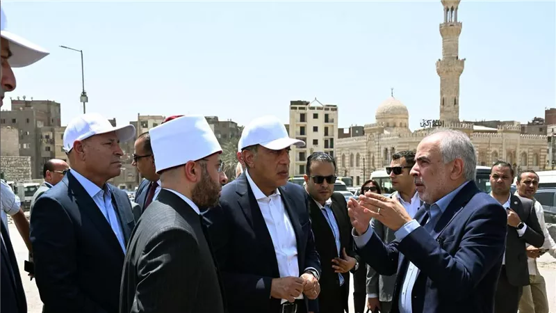 مدبولي يتفقد أعمال ترميم مسجد المسبح ويوجه بإحياء المنطقة التاريخية المحيطة بالسيدة عائشة