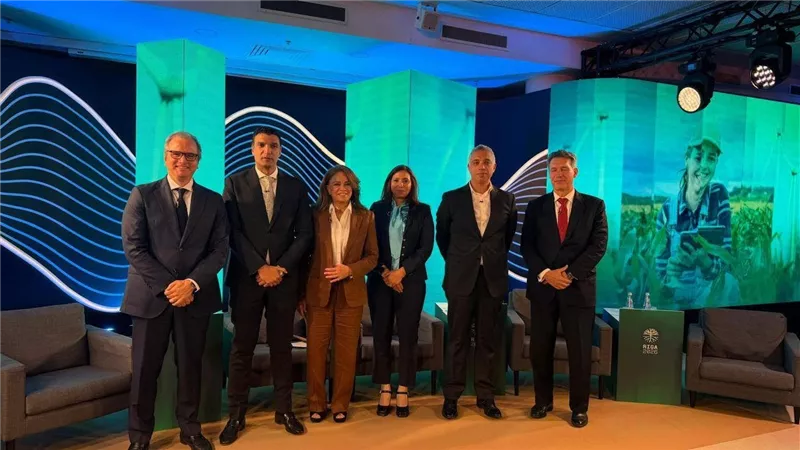 وزير الصناعة يعزز التعاون الدولي ويدفع الشراكات الصناعية والاستثمارية المشتركة إقليمياً