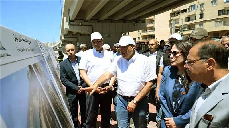 رئيس الوزراء يفتتح أعمال توسعة الكورنيش شرق مدينة الإسكندرية
