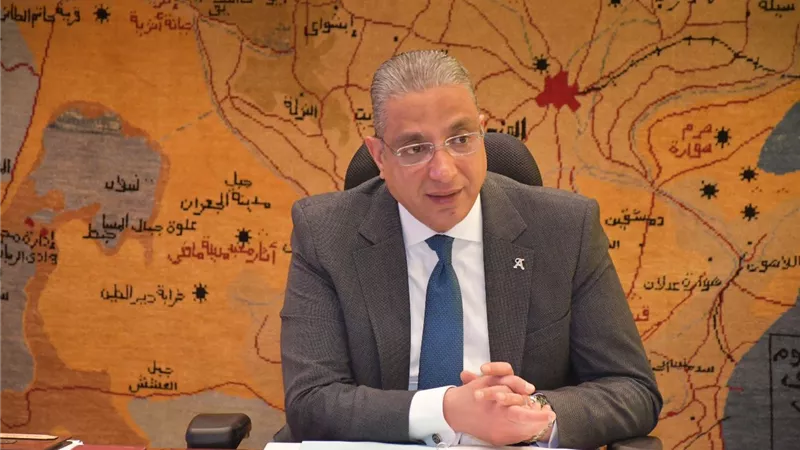 محافظ الجيزة يقرر صرف 10 آلاف جنيه إعانة عاجلة لـ60 أسرة متضررة بعقاري كفر طهرمس بفيصل