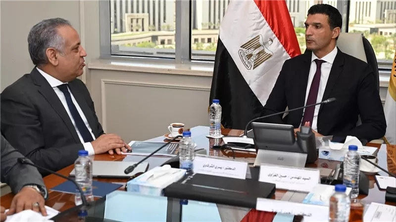 وزير الصناعة يبحث تعزيز التعاون والتكامل الصناعي بين مصر والدول الإفريقية