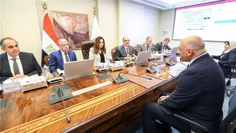 وزيرة التنمية المحلية والبيئة تترأس لجنة اختيار القيادات لشغل الوظائف الشاغرة