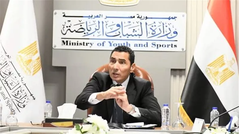 وزير الشباب والرياضة يبحث مديونيات الأندية مع الوزارات والجهات المعنية
