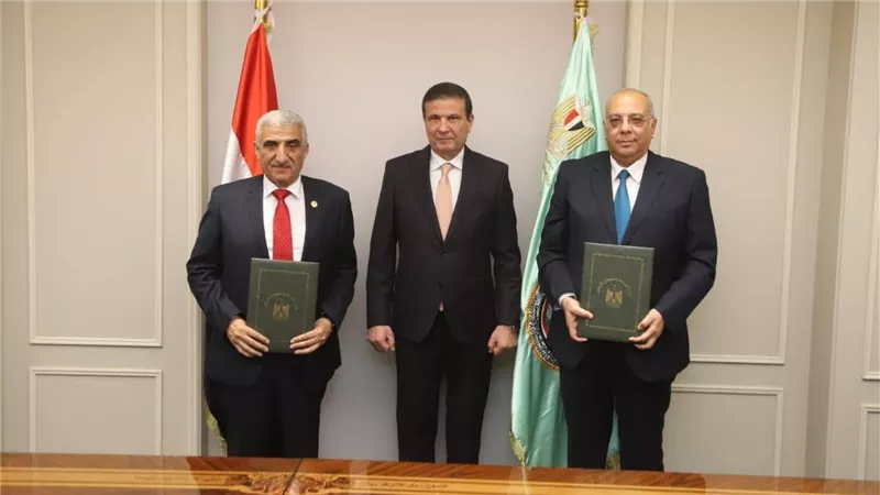 وزير الزراعة يشهد توقيع مشروعين تنمويين بين 