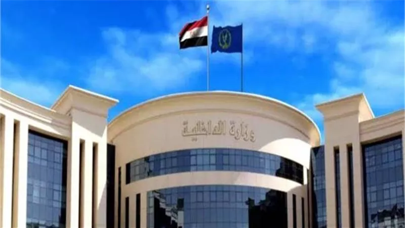 ضبط صانعة محتوى بالإسكندرية لنشرها مقاطع خادشة للحياء بهدف تحقيق أرباح مالية