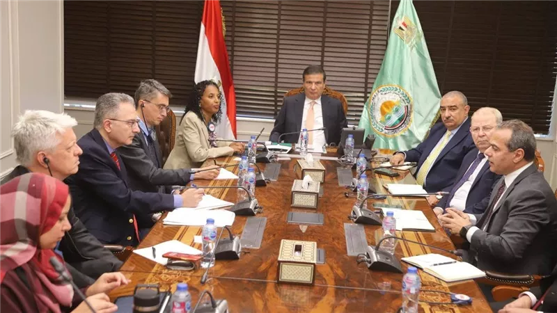 وزير الزراعة يبحث مع البنك الدولي تعزيز الأمن الغذائي والمائي المستدام