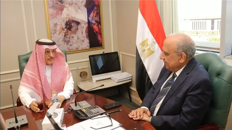 وزير الكهرباء وأكوا باور يبحثان تسريع مشروعات الرياح وتعزيز الطاقة النظيفة