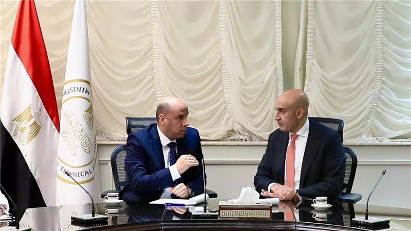 التعليم والعمل يتفقان على إعداد كوادر فنية بشهادات دولية لسوق العمل