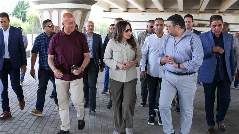 وزيرة الإسكان تتفقد أعمال ربط خطوط الصرف الرئيسية بمدينة القاهرة الجديدة المتجهة إلى محطة الجبل الأصفر