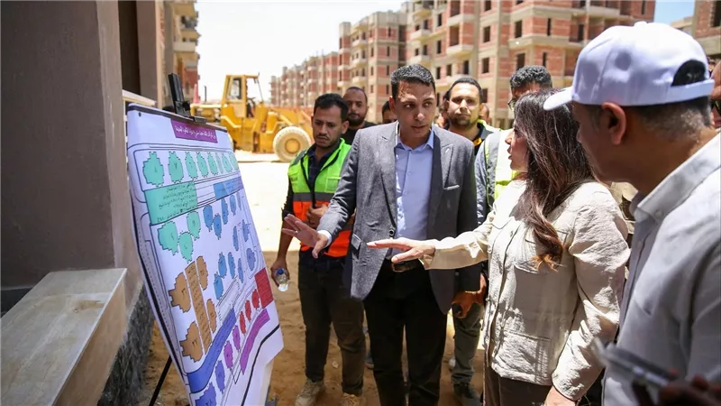 وزيرة الإسكان تتفقد مشروع ديارنا بالتجمع الثالث وتؤكد الالتزام بالجودة العالية التنفيذ