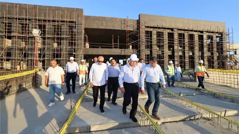 وزير النقل يتفقد أعمال الخط الثاني للقطار الكهربائي السريع بين أسوان والأقصر بطول 210 كيلومترات