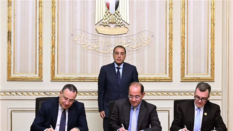 رئيس الوزراء يشهد تسوية تمويل إنشاء 11 جامعة أهلية حكومية بـ48.5 مليار