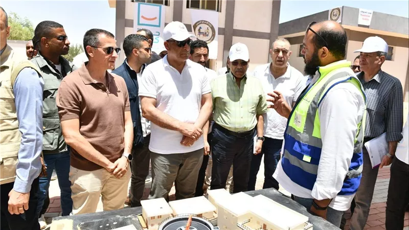وزير الإنتاج الحربي يتابع مشروعات حياة كريمة بأسوان ويعجل إنجازها